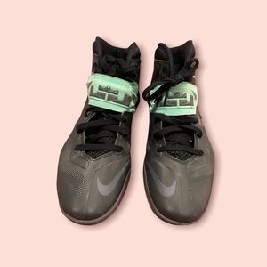 Nike Lebron Zoom Soldier VII Men’s Size 11 Basketball Shoe Black/Green Glow
